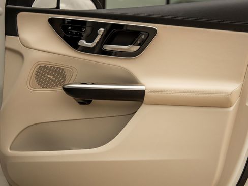 Used 2025 Mercedes-Benz GLC 300 image 39
