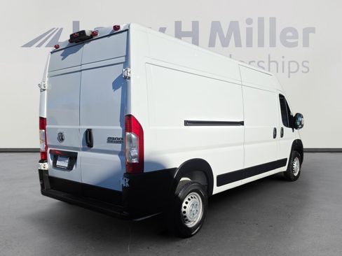 Used 2025 RAM ProMaster 2500 w/ Convenience Group FWD image 5