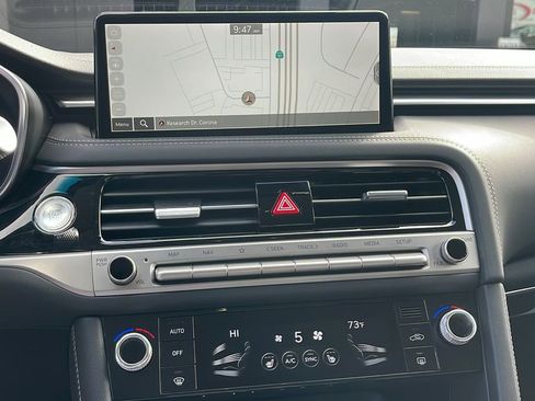 Used 2025 Genesis G70 2.5T image 18