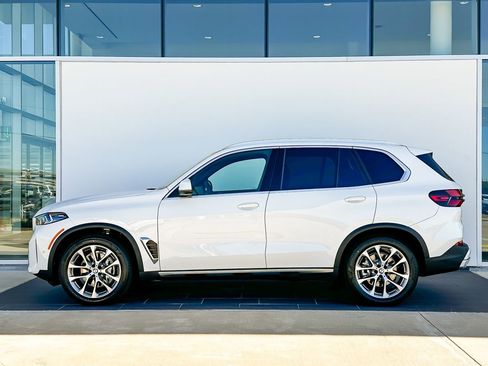 New 2026 BMW X5 xDrive40i w/ Premium Package image 8