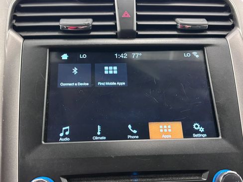 Used 2018 Ford Fusion SE w/ Fusion SE Technology Package FWD image 41