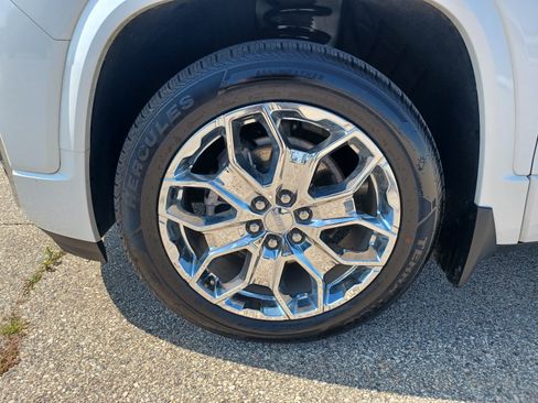 Used 2022 GMC Acadia AWD Denali w/ Denali Ultimate Package image 9
