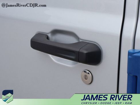 Used 2023 Jeep Wrangler Unlimited w/ Cold Weather Group AWD/4WD image 19