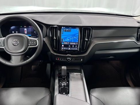 Certified 2025 Volvo XC60 B5 Core AWD/4WD image 2