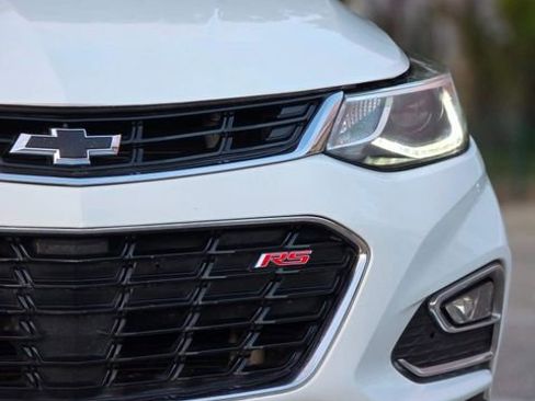 Used 2018 Chevrolet Cruze Premier image 37