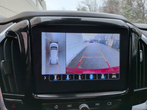 Used 2020 Chevrolet Traverse LT w/ LT Premium Package image 22