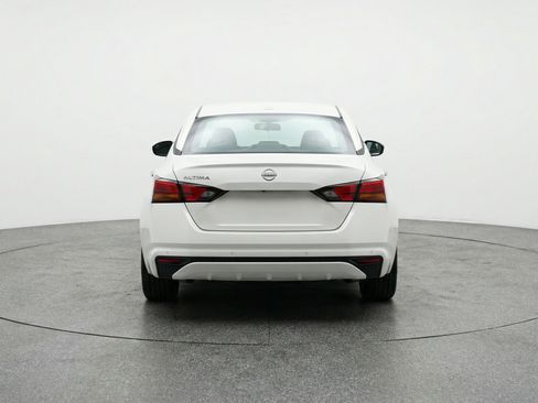 Used 2025 Nissan Altima 2.5 SV image 7