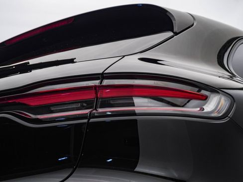 Certified 2026 Porsche Macan AWD/4WD image 12