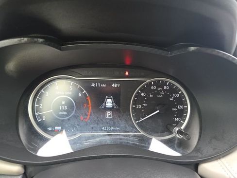 Used 2020 Nissan Versa SV w/ Trunk Package image 18