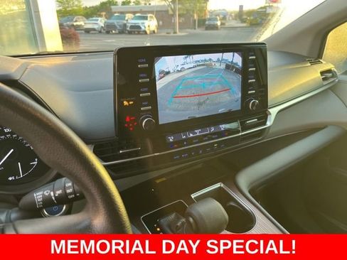 Used 2022 Toyota Sienna LE w/ LE Plus Package FWD image 24