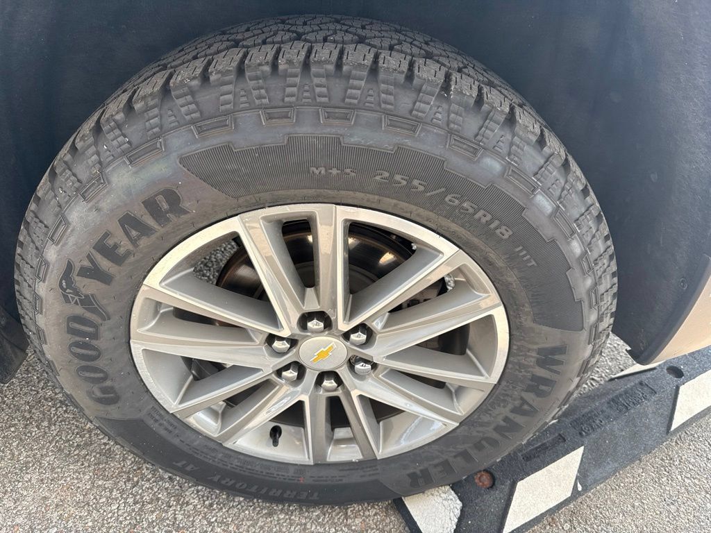 Used 2023 Chevrolet Traverse LT FWD image 8