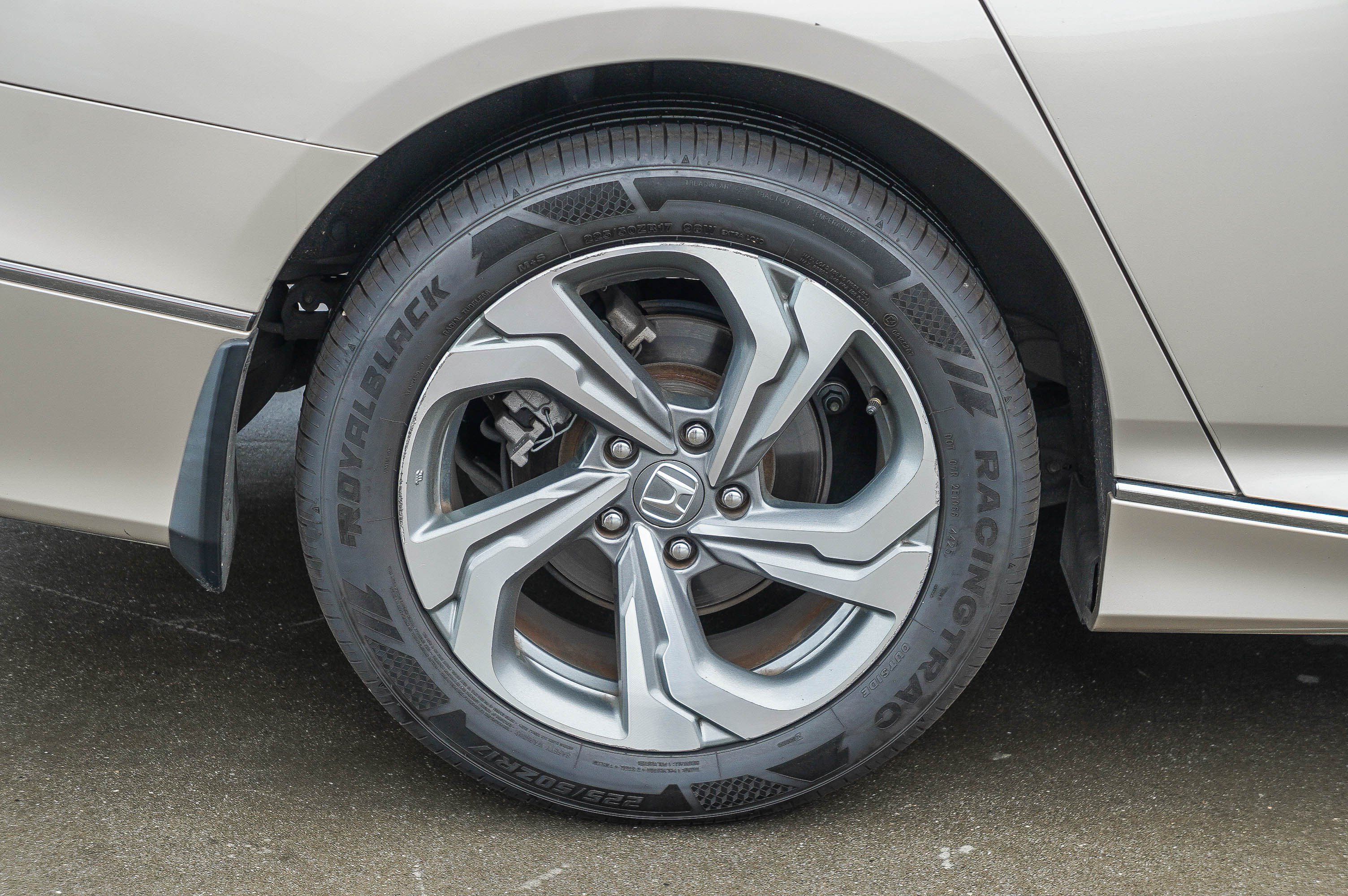 Used 2018 Honda Accord EX image 12