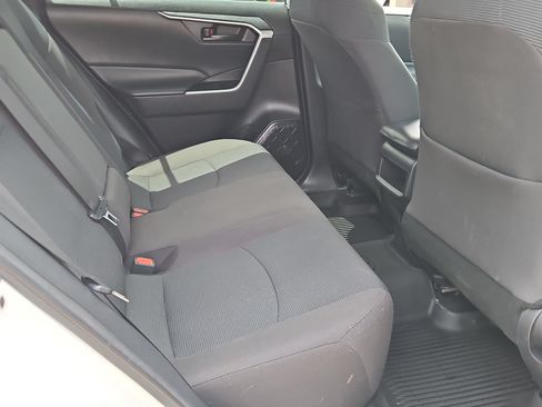 Used 2021 Toyota RAV4 LE FWD image 24