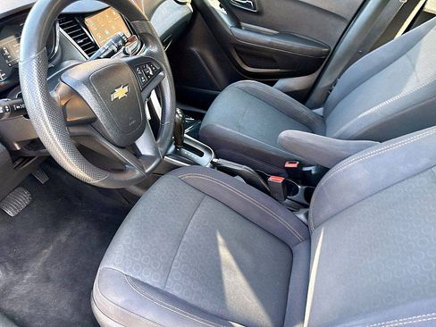 Used 2018 Chevrolet Trax LS w/ LPO, Cargo Package FWD image 9