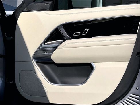 Used 2023 Land Rover Range Rover SE image 24