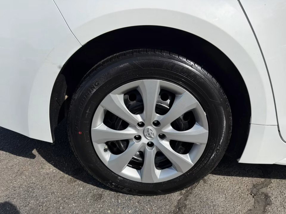 Used 2022 Toyota Corolla LE FWD image 12