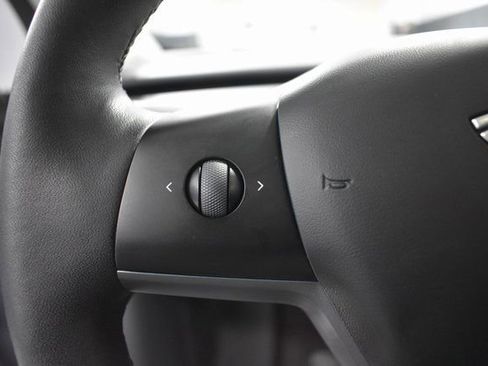 Used 2023 Tesla Model Y Long Range image 27