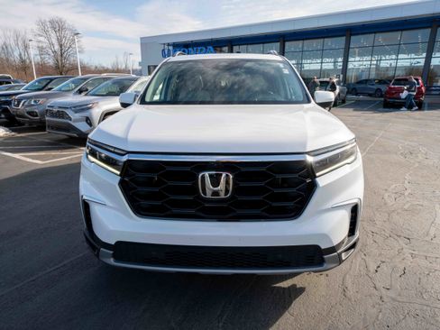 Used 2023 Honda Pilot Elite image 2