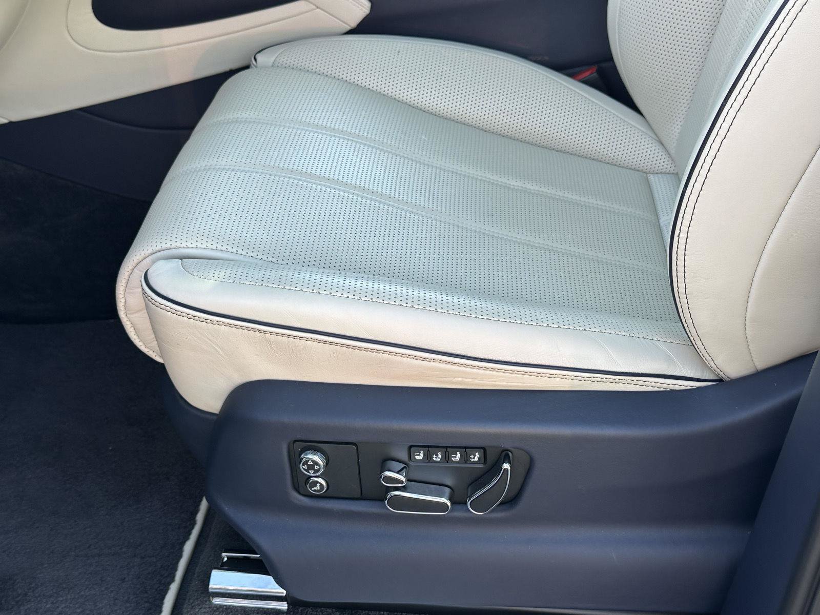 Used 2022 Bentley Bentayga AWD/4WD image 10