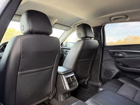 Used 2017 Chevrolet Impala LT FWD image 21