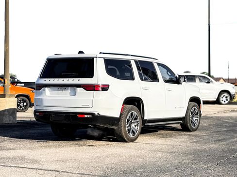 Used 2024 Jeep Wagoneer Series II w/ Flexible Seating Group image 5