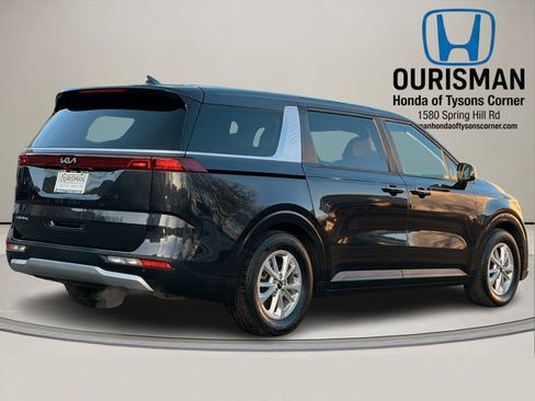 Used 2023 Kia Carnival LX image 3