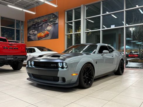 Used 2020 Dodge Challenger SRT Hellcat Redeye image 2