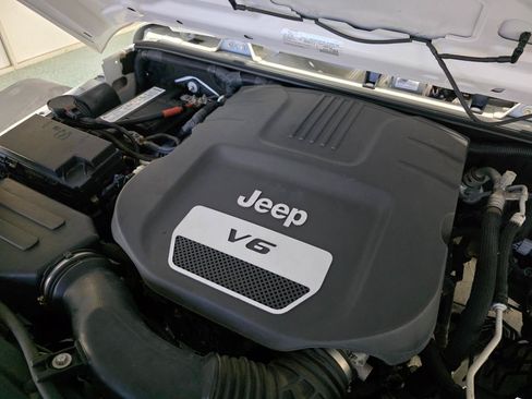 Used 2018 Jeep Wrangler Unlimited Sport w/ Connectivity Group AWD/4WD image 38