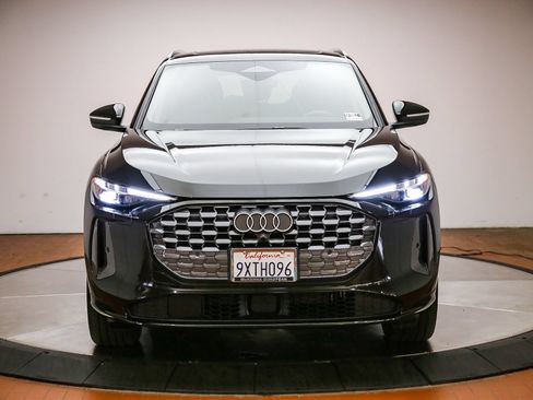 Certified 2025 Audi Q5 Premium AWD/4WD image 2
