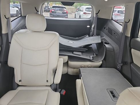 Used 2021 Cadillac XT6 Premium Luxury w/ LPO, Floor Liner Package AWD/4WD image 7
