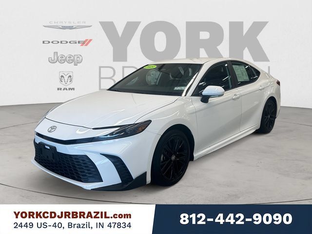 Used 2025 Toyota Camry SE FWD image 1