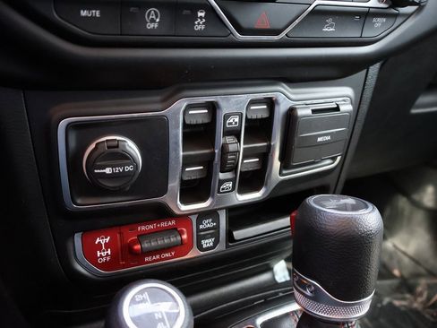 Used 2023 Jeep Wrangler Unlimited Rubicon w/ Cold Weather Group image 38