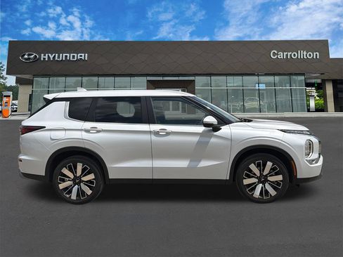 Used 2025 Mitsubishi Outlander SE FWD image 4