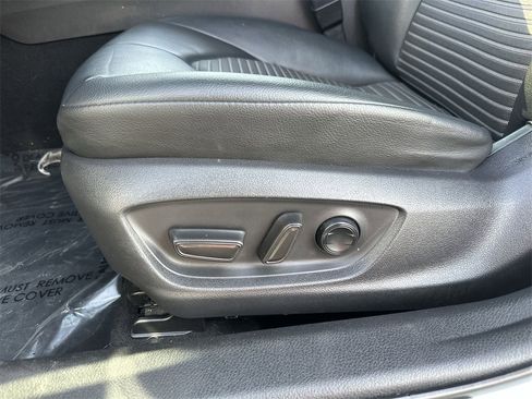 Used 2018 Toyota Camry SE image 12