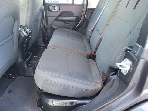Certified 2025 Jeep Wrangler Unlimited Sahara w/ Safety Group AWD/4WD image 18