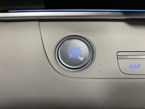 New 2025 Hyundai Elantra Limited image 23