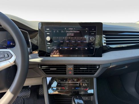 New 2026 Volkswagen Jetta SE FWD image 17