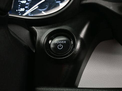 Used 2025 Toyota Sienna XLE FWD image 24