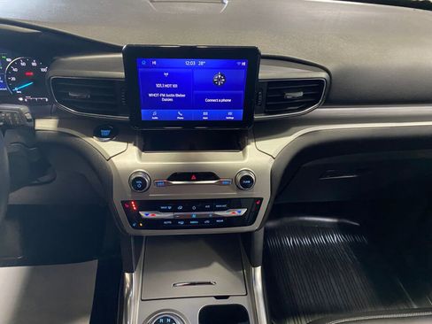 Used 2023 Ford Explorer XLT w/ Equipment Group 202A image 14