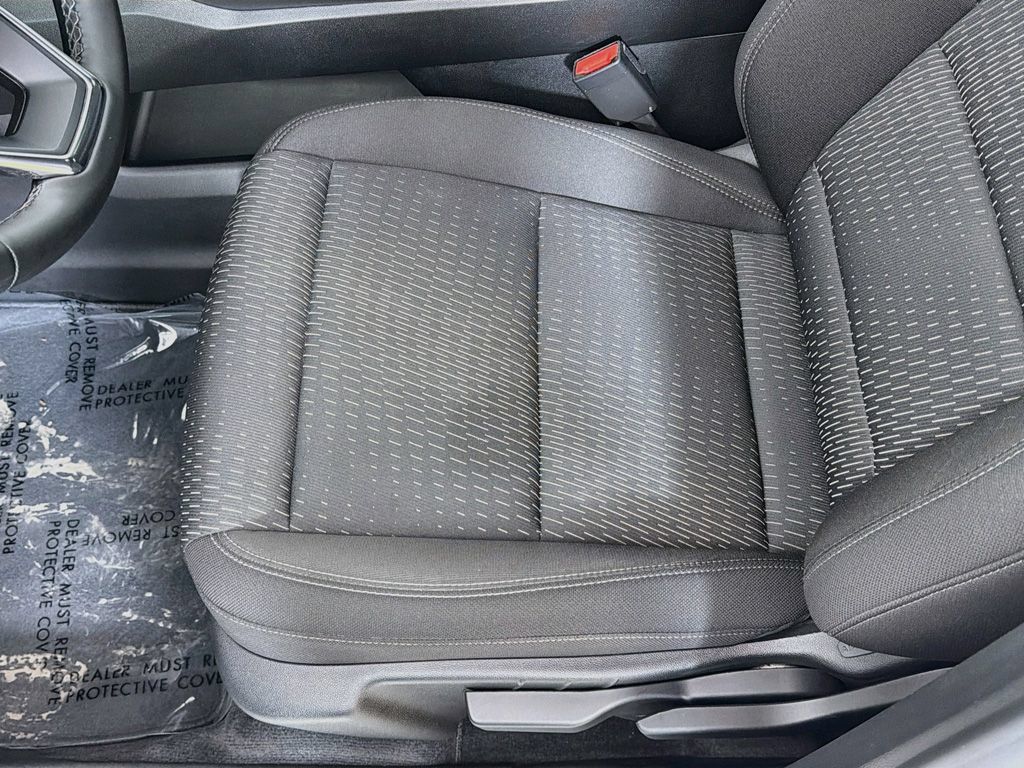 Used 2026 Chevrolet Equinox LT FWD image 24