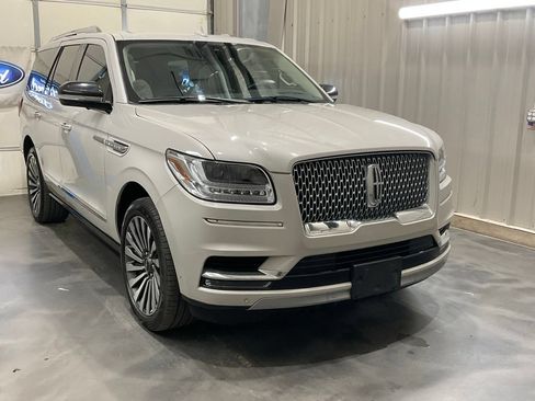 Used 2021 Lincoln Navigator Reserve w/ Luxury Package AWD/4WD image 2