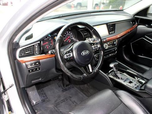 Used 2017 Kia Cadenza Technology image 11