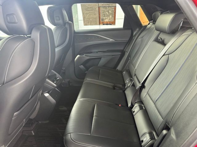 Used 2024 Cadillac Lyriq Luxury AWD/4WD image 23