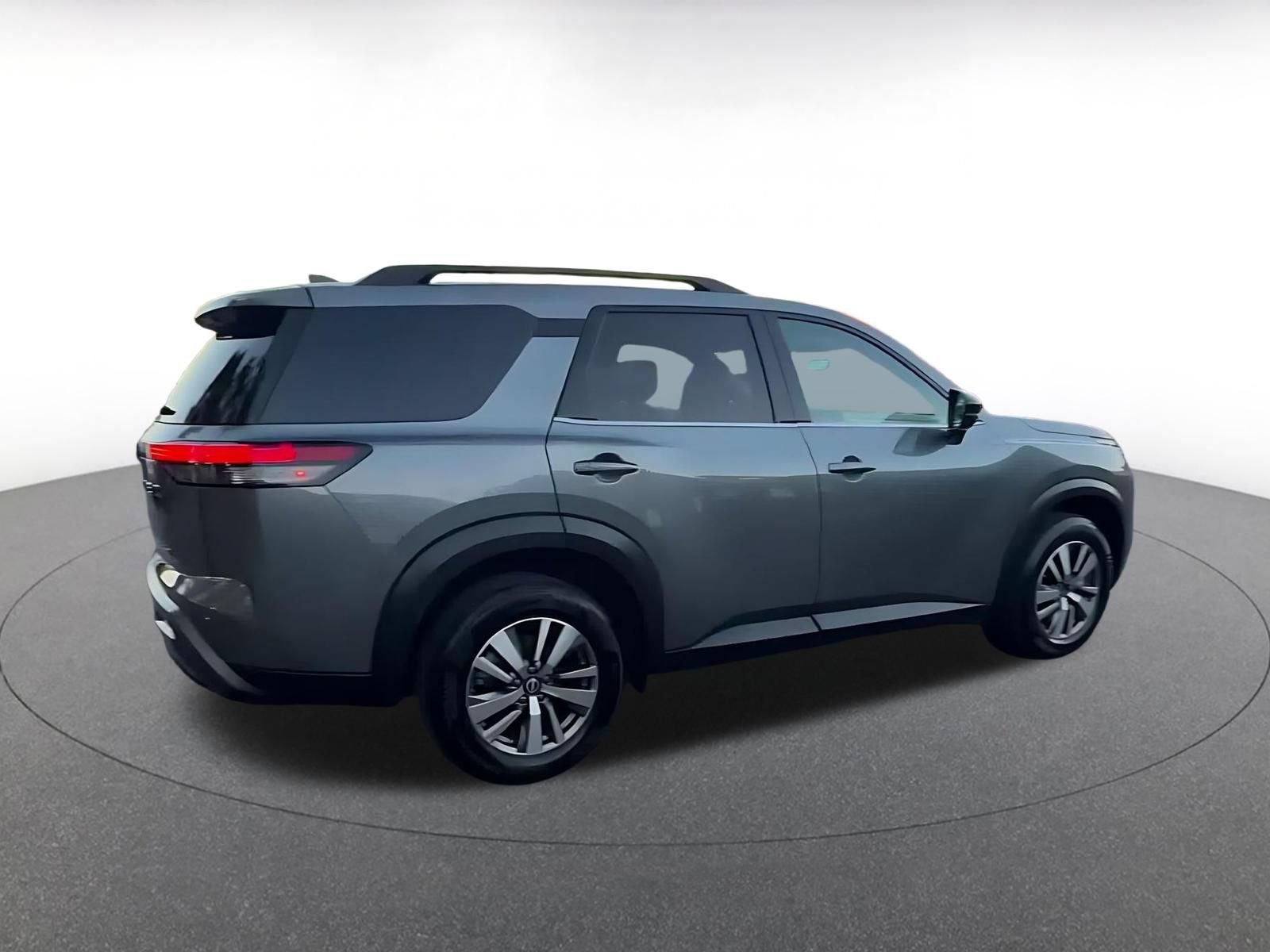 Used 2026 Nissan Pathfinder SL FWD image 14