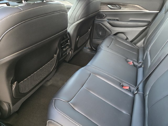New 2027 Jeep Grand Cherokee Limited AWD/4WD image 21