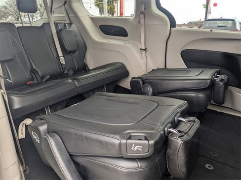 Used 2021 Chrysler Voyager Lxi image 28