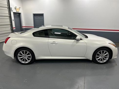 Used 2011 INFINITI G37 x Coupe w/ Premium Pkg image 5