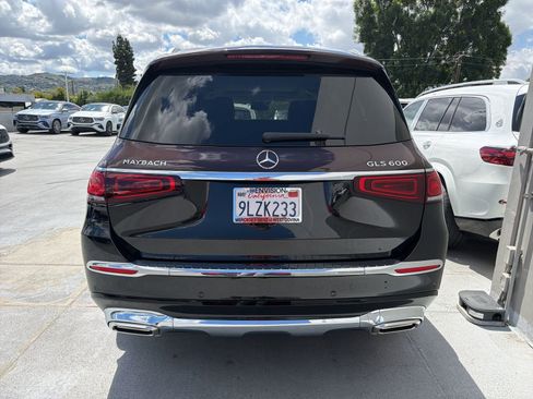 Used 2023 Mercedes-Benz Maybach GLS 600 4MATIC image 9
