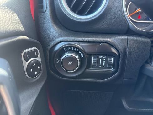 Used 2021 Jeep Wrangler Unlimited Sahara w/ LED Lighting Group AWD/4WD image 13