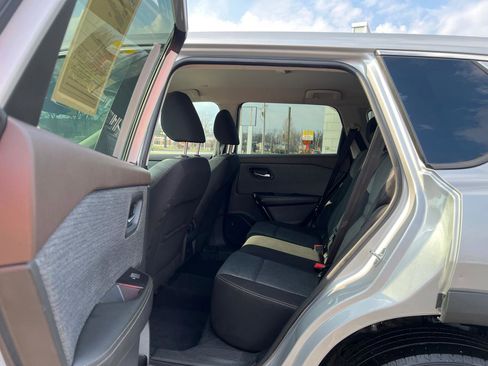 Used 2022 Nissan Rogue SV image 31